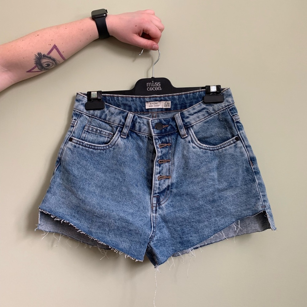 Shorty shorts